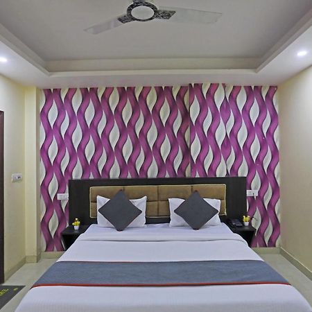 Airport Hotel Rosewood Нью-Делі Екстер'єр фото