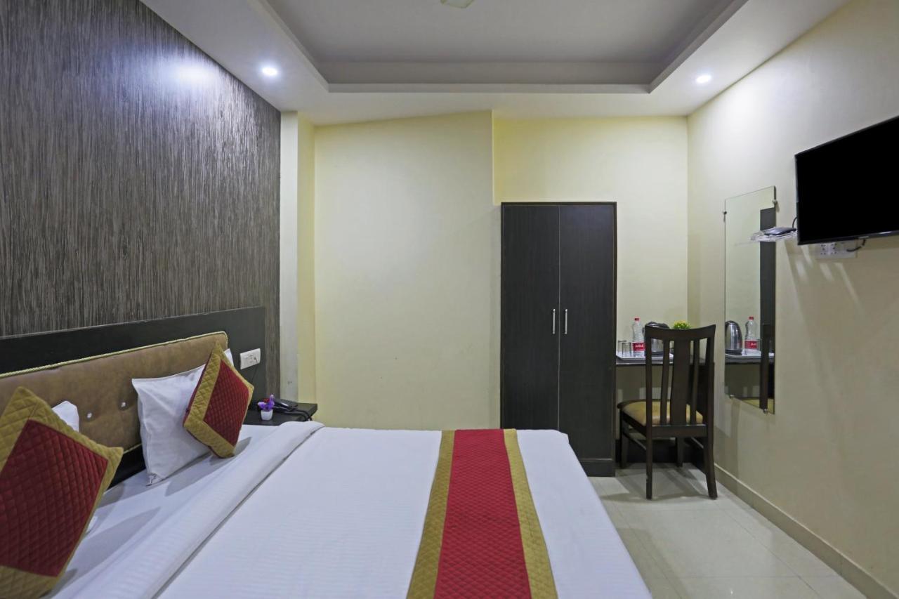 Airport Hotel Rosewood Нью-Делі Екстер'єр фото