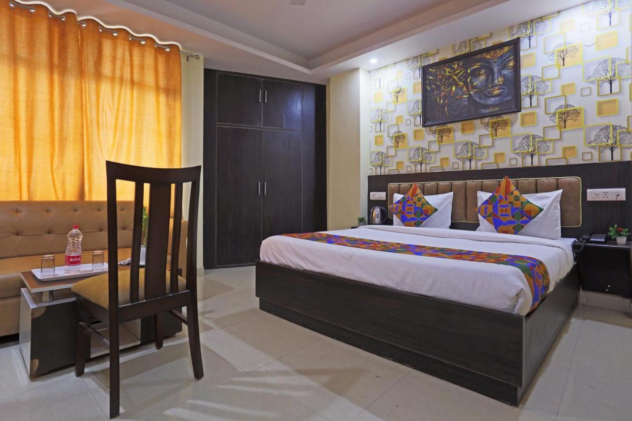 Airport Hotel Rosewood Нью-Делі Екстер'єр фото